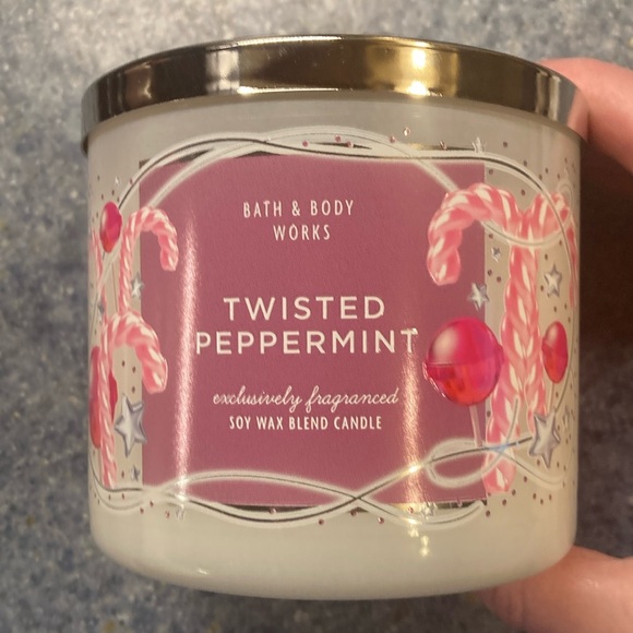 14.5 ounce Bath and Body Works twisted peppermint soy wax candle NEW BB&W - Picture 1 of 4